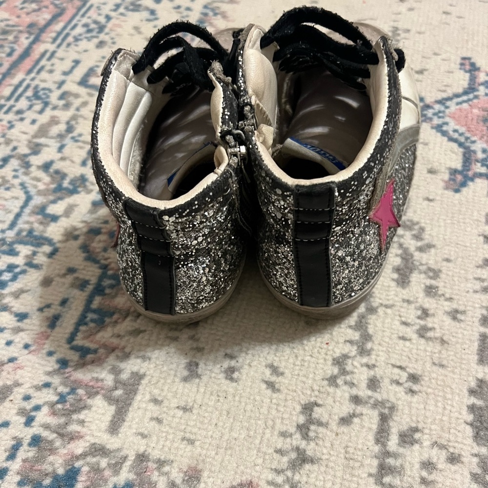 Golden Goose White Leather Sneakers with Black Star and Red Nail Accent - Picture 5 of 6